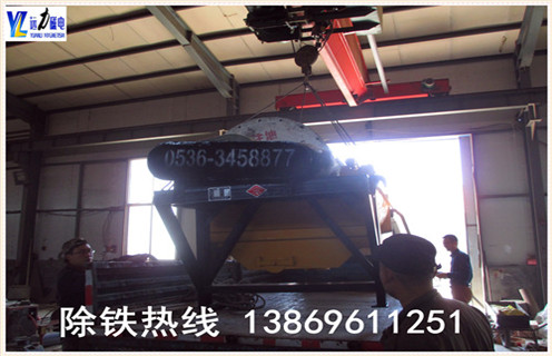 2.小型强磁磁选机的分选择效果好  　　行简单的小型磁选机. 采用磁分离专利技术还增加了分拣计划,提高分拣精度,无论硬矿石软,无论粗颗粒,细颗粒,所有类型的选矿机都可以自动调度,分选效果控制在许可范围内.  　　3.远力小型强磁磁选机创新产品  　　以烧结钕铁硼